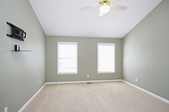 Building Photo - Dog-Friendly Forest Lakes North Home (Appl...