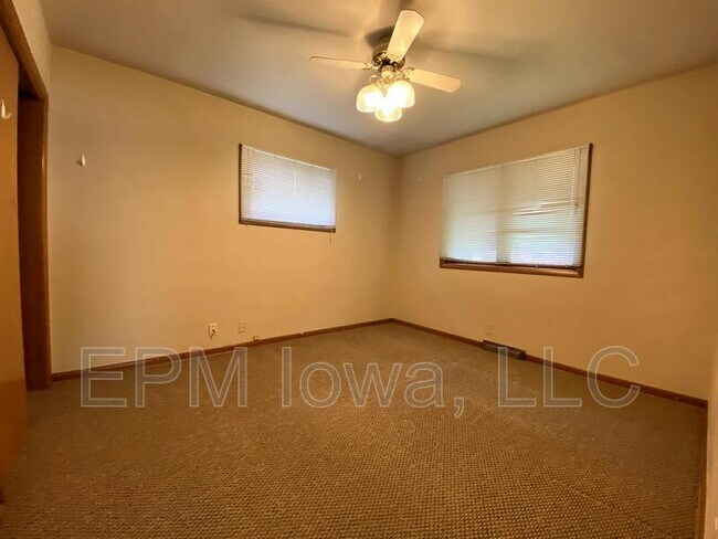 Building Photo - 1522 W 4th St