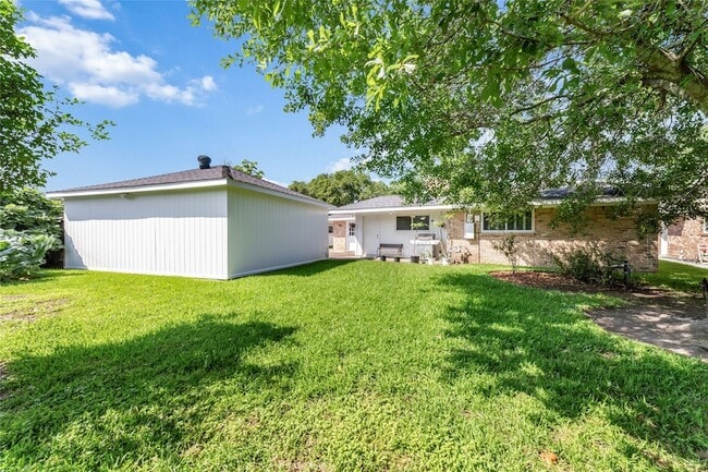 Building Photo - 5731 Cheltenham Dr