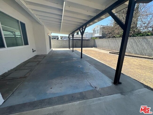 Building Photo - 11243 Lull St