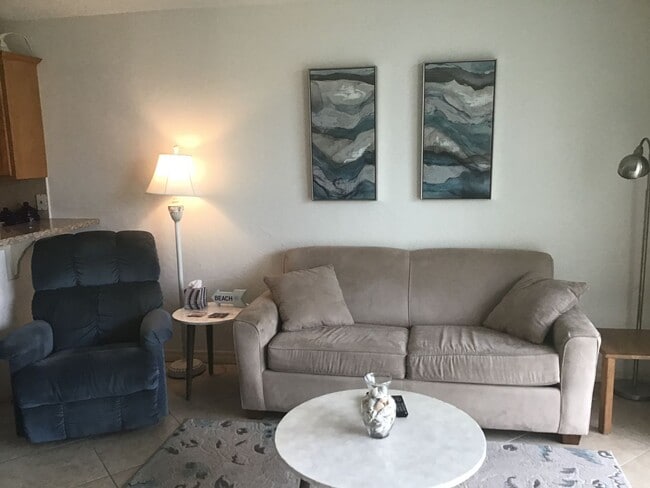 Building Photo - Amazing Ocean View from Pool and Jacuzzi - 1bdrm 1Ba in Datyona Beach