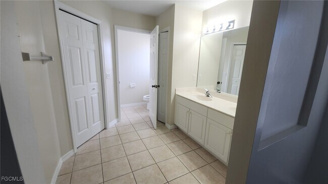 Building Photo - 923 SW 33rd Terrace