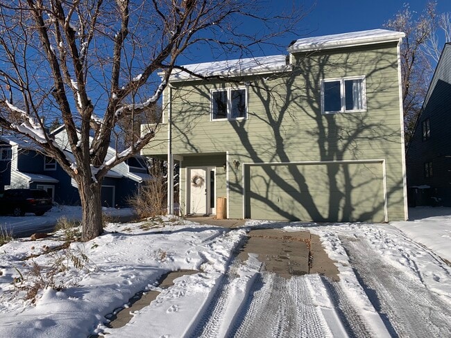 Building Photo - 3625 Roundtree Ct