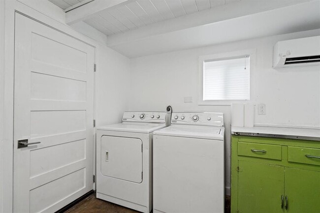 Building Photo - 5212 Berkman Dr