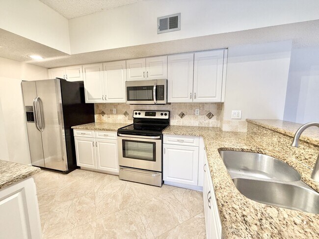 Building Photo - ** NAPOLI ** 2 BED / 1 BATH - CONDO - GREA...