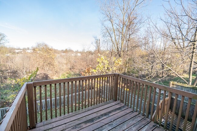 Building Photo - 2 bed 1 bath Duplex with basement in Portage