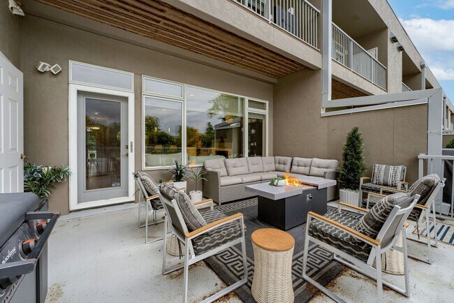 Building Photo - Prime Downtown 2-Bedroom Condo Steps from the Old Market!!