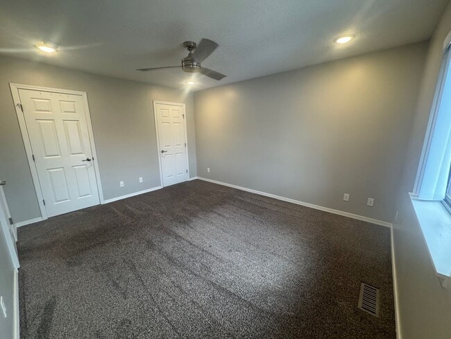 Building Photo - 2 Bedroom - 1 bath apartment