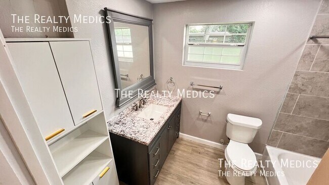 Building Photo - 6216 Lake Underhill Rd