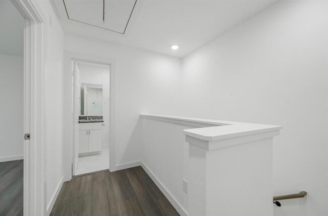 Building Photo - For Lease | 3 Bed, 2 Bath |1,150 Sq Ft | Parkhurst Place |