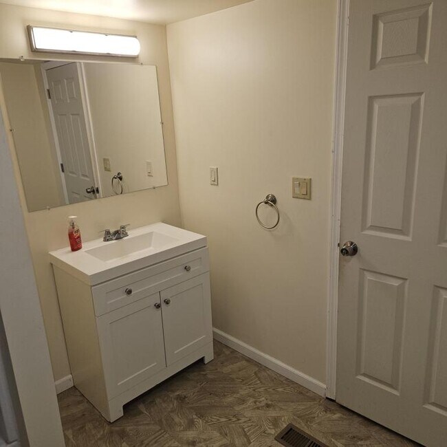 Building Photo - 111 Franklin St