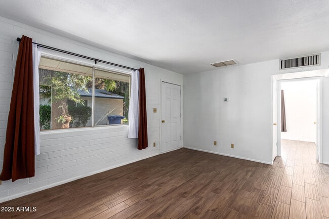 Building Photo - 1209 S Roosevelt St