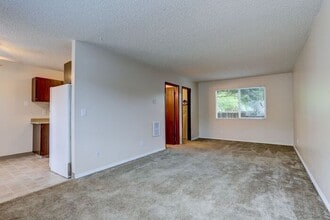 Building Photo - Cozy, Yet Spacious Upper Studio Apartment!!