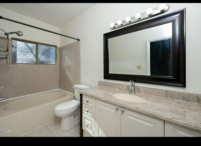 Building Photo - Room in Condo on Winterpointe Ln