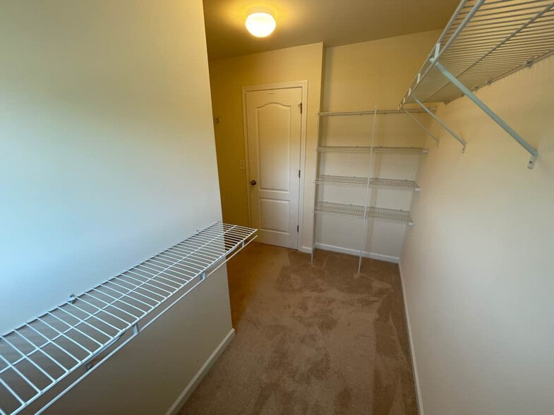 Building Photo - Room in House on Agnew Dr