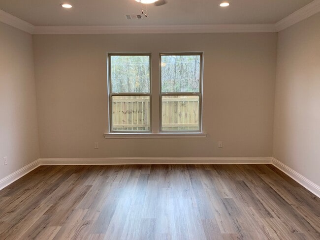 Building Photo - The Cottages at University Villas 3 bedroom 2.5 bath townhouse for Lease!