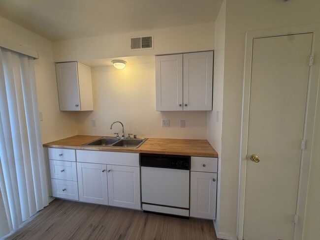 Building Photo - Louisiana Blvd SE-1125