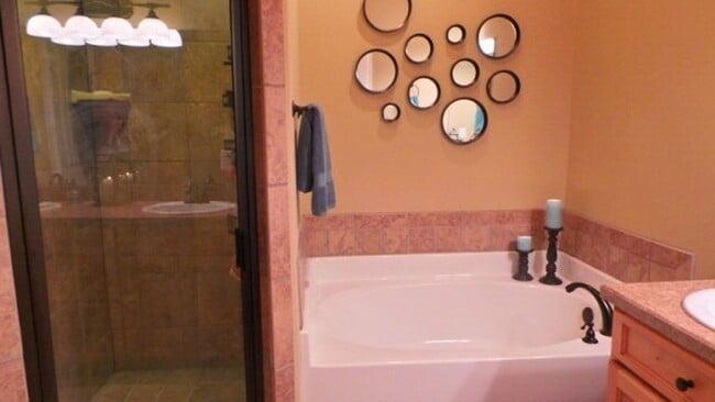 Building Photo - Modern Elegance Meets Spacious Comfort: 4B...