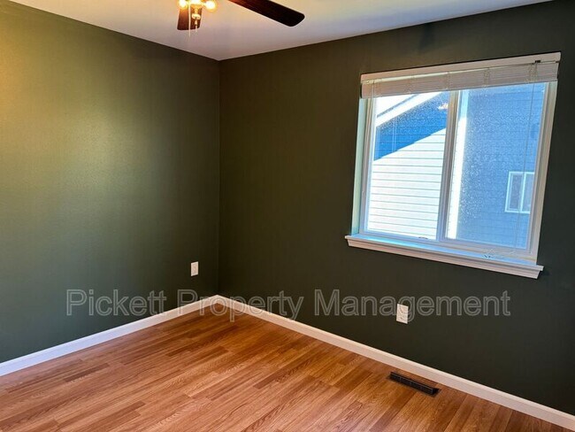 Building Photo - 4249 SE Fairway Cir