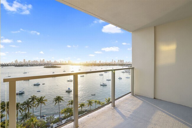 Building Photo - 1500 Bay Dr E