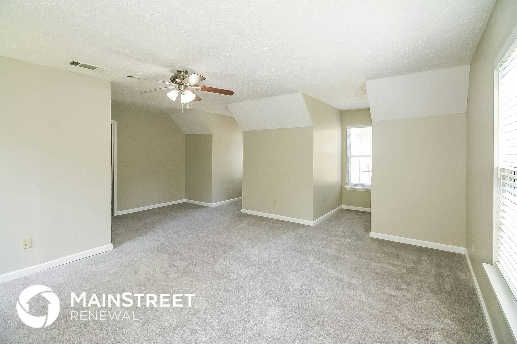 Building Photo - 8535 Glenwoods Dr