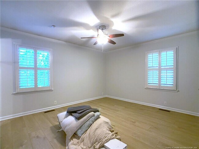 Building Photo - 2721 Mirror Lake Dr