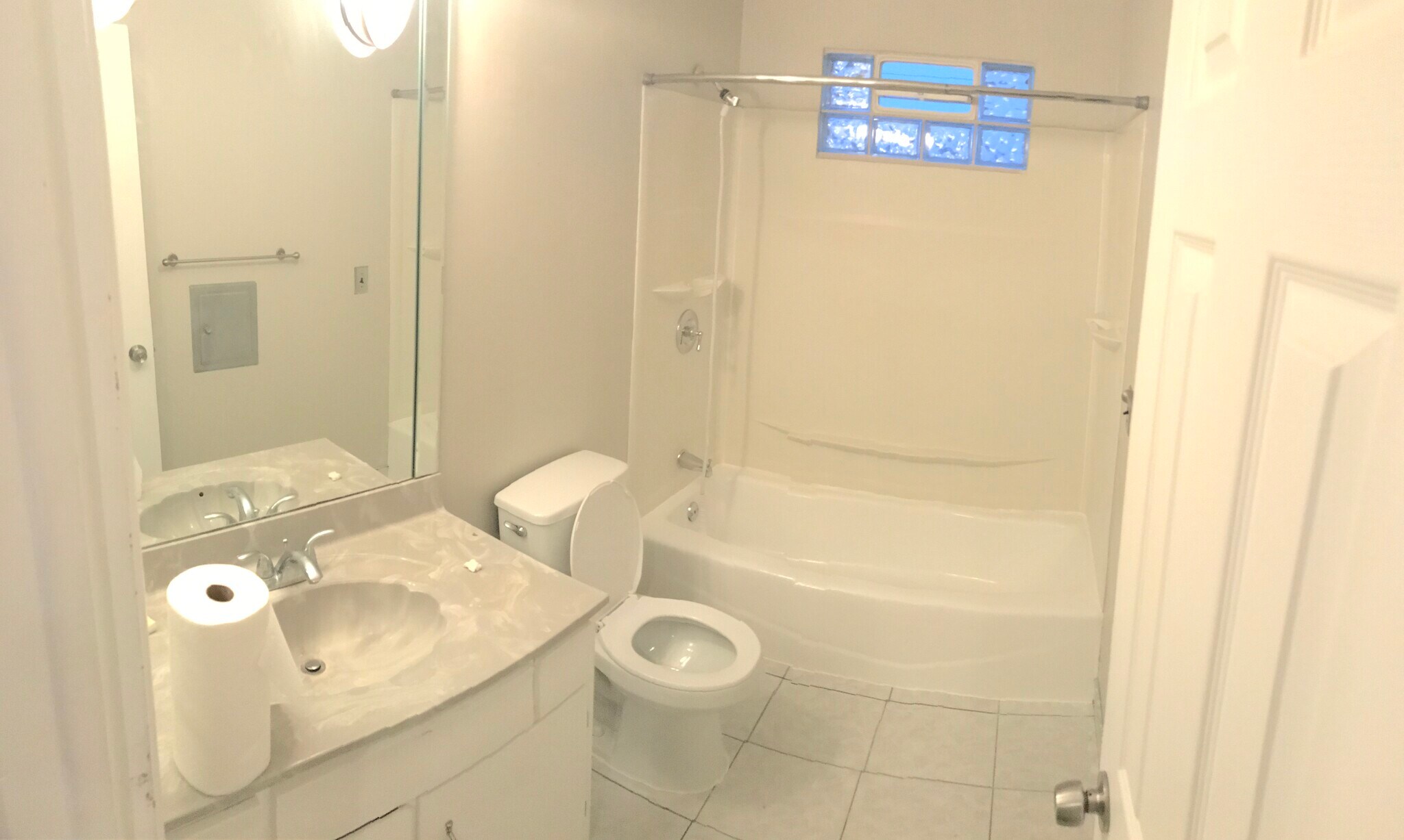 Building Photo - 24 Grandview Dr