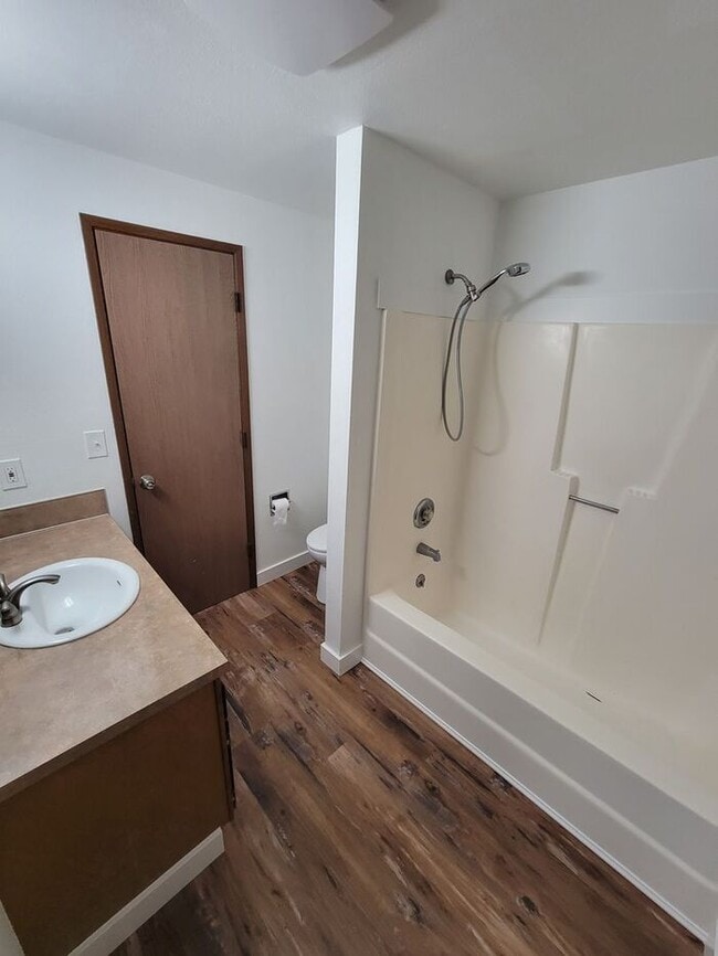 Building Photo - West Olympia 2bdr 1.5bath Townhome w/ garage & parking