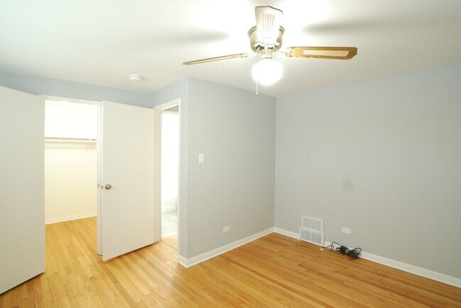 Building Photo - 417 W Stone Ave