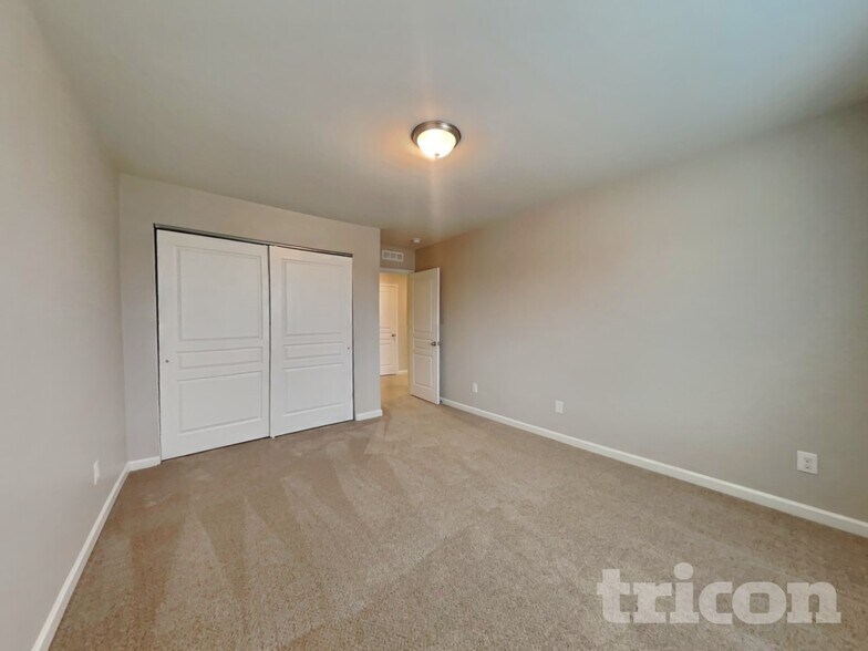 Building Photo - 923 Avondale Dr