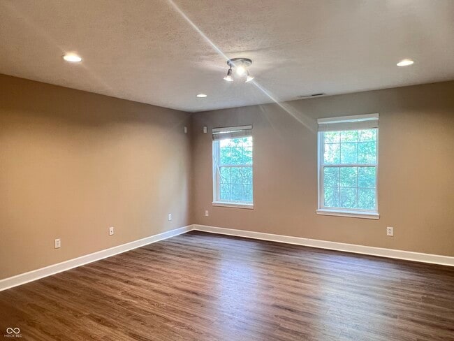 Building Photo - 3332 Decker Ridge Dr