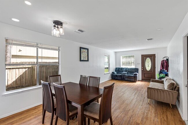 Building Photo - 12620 Dringenberg Dr