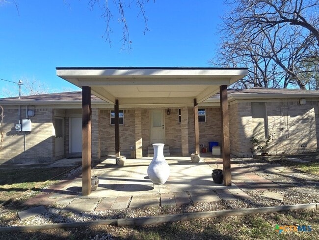 Building Photo - 406 Oak St