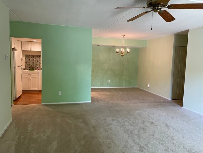 Building Photo - 140 Old Forge Xing