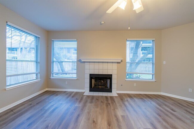 Building Photo - 8421 Cahill Dr