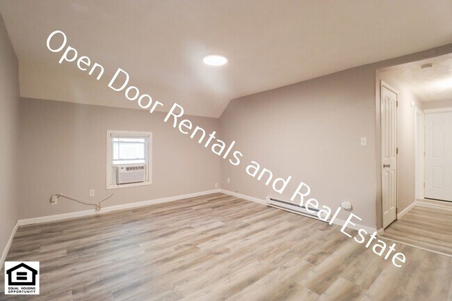 Building Photo - 328 N State St