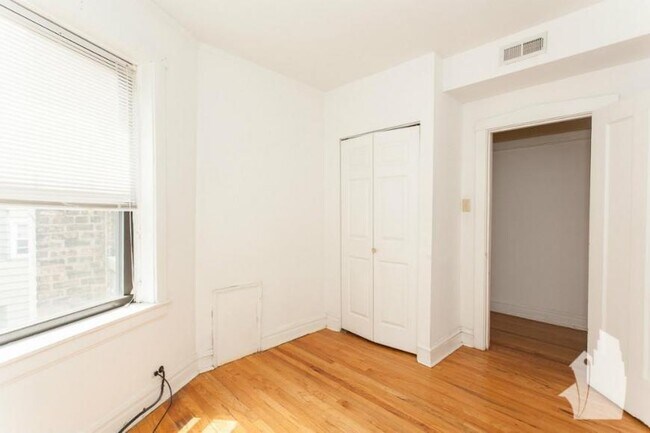 Building Photo - 2 bedroom in Chicago IL 60640