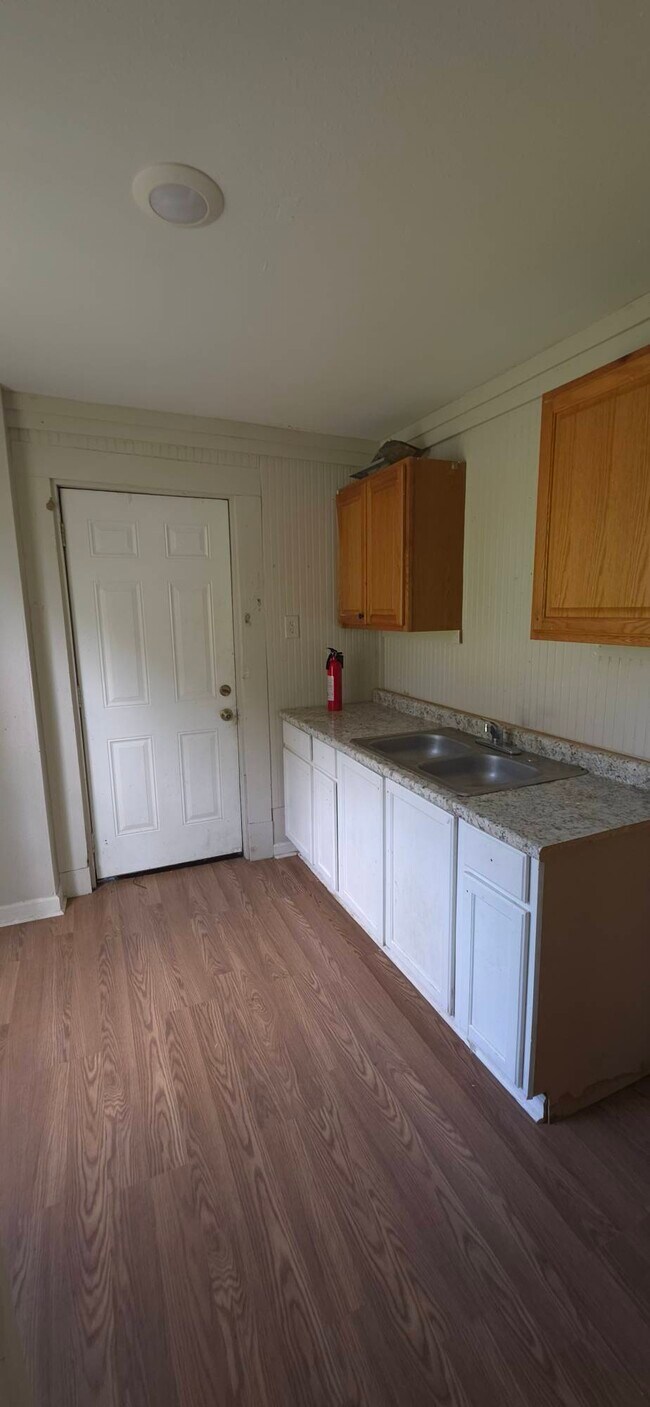 Building Photo - 1717 Sora St