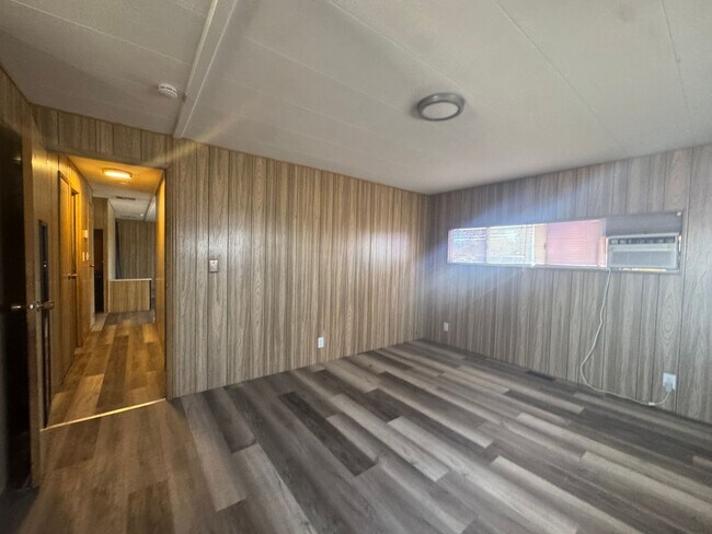 Building Photo - Large Customized 2 Bedroom Manuf Home w/Bonus Room= 3 total bedrooms