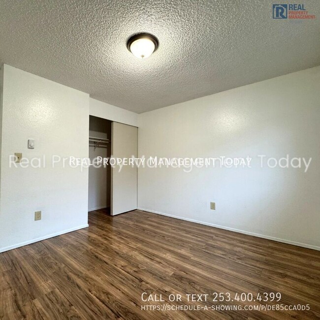 Building Photo - 2 bedroom and 1 bath Unit in Tacoma!