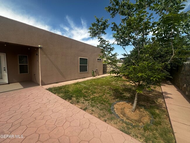 Building Photo - 14406 Loma Chica
