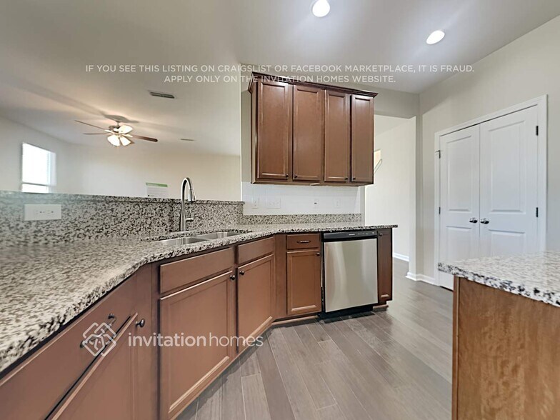 Building Photo - 3517 Diamond Springs Dr