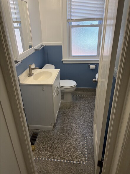 bath - 858 Nottingham Rd