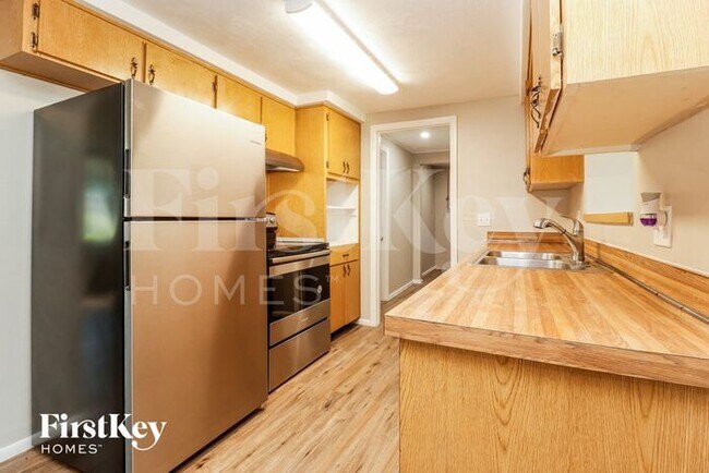 Building Photo - 2912 Puma Dr