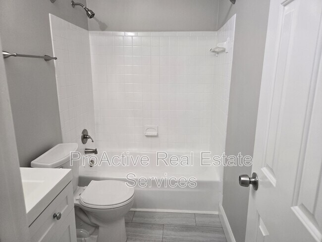 Building Photo - 674 Lord Dunmore Dr