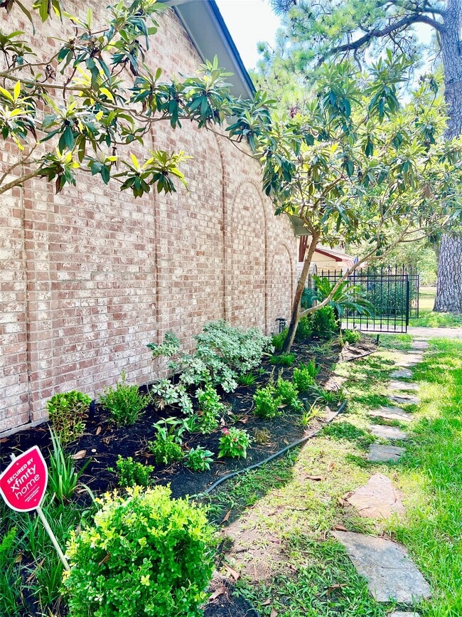 Building Photo - 10719 Creektree Dr