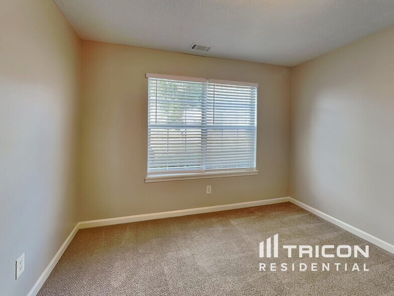 Building Photo - 737 Baskins Cir