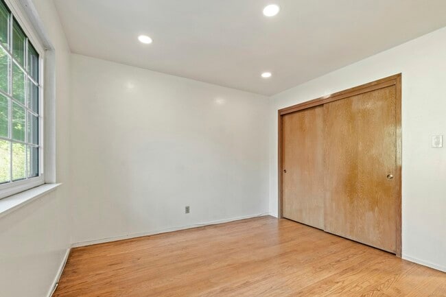 Building Photo - 611 Blanken Ave