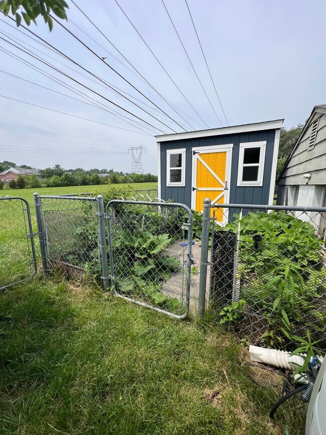 Building Photo - Stunning Single Family Home in King of Pru...