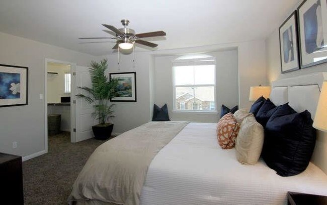 Building Photo - 718 Tinton Falls Ln